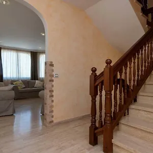 https://villa-los-cristianos.in-canary-islands.com